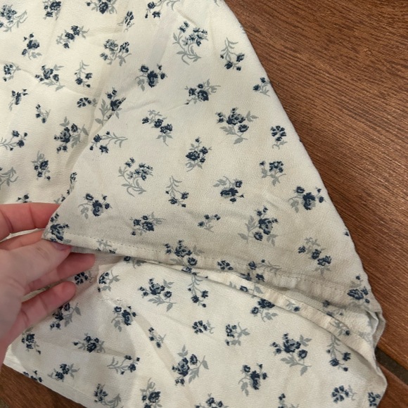 American Eagle size m tall White floral jumpsuit - Picture 3 of 5